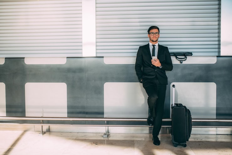 Best Lightweight Men's Summer Blazer for Travel: Cool and Packable Picks